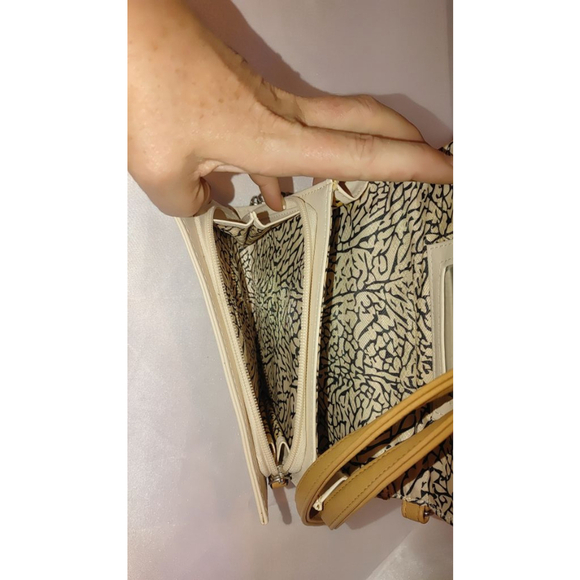 Max Studio Convertible Crossbody/Clutch NWOT - Picture 10 of 10